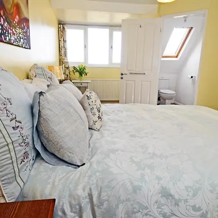 Whitby Spacious Rugby Field Cottage With Off-Street Parking And Ev Fast Point For Electric Cars Exterior photo