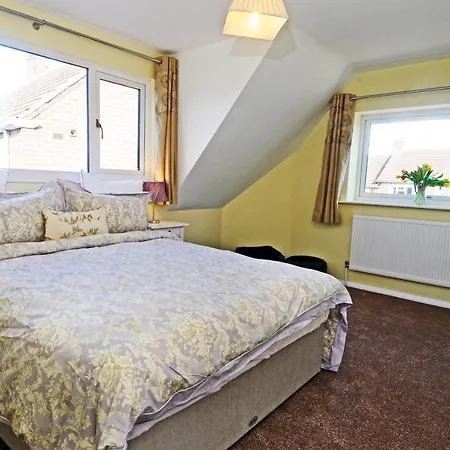 Whitby Spacious Rugby Field Cottage With Off-Street Parking And Ev Fast Point For Electric Cars Exterior photo