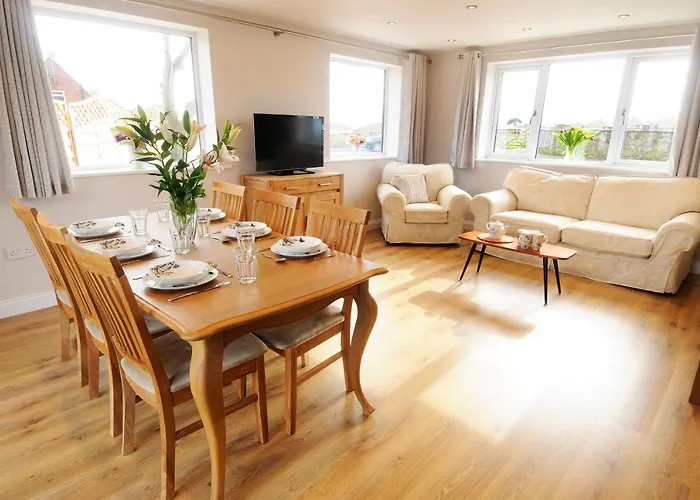 Whitby Spacious Rugby Field Cottage With Off-Street Parking And Ev Fast Point For Electric Cars