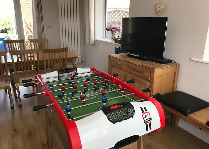 Whitby Spacious Rugby Field Cottage With Off-Street Parking And Ev Fast Point For Electric Cars