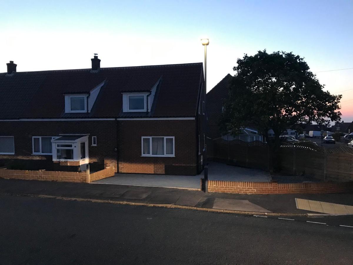 Apartment Spacious Rugby Field With Off-street Parking And Ev Fast Point For Electric Cars Whitby