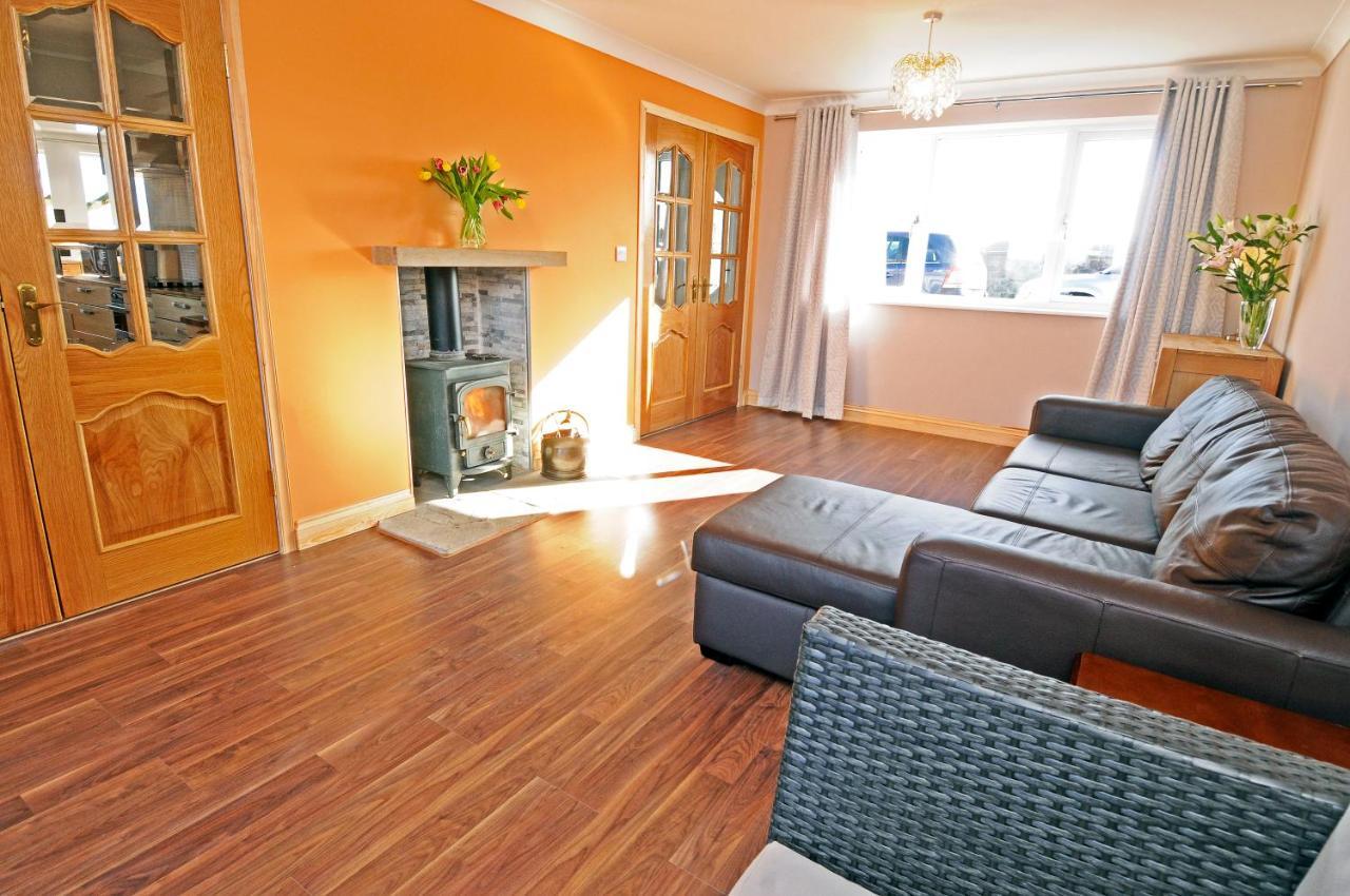 Apartment Spacious Rugby Field With Off-street Parking And Ev Fast Point For Electric Cars
