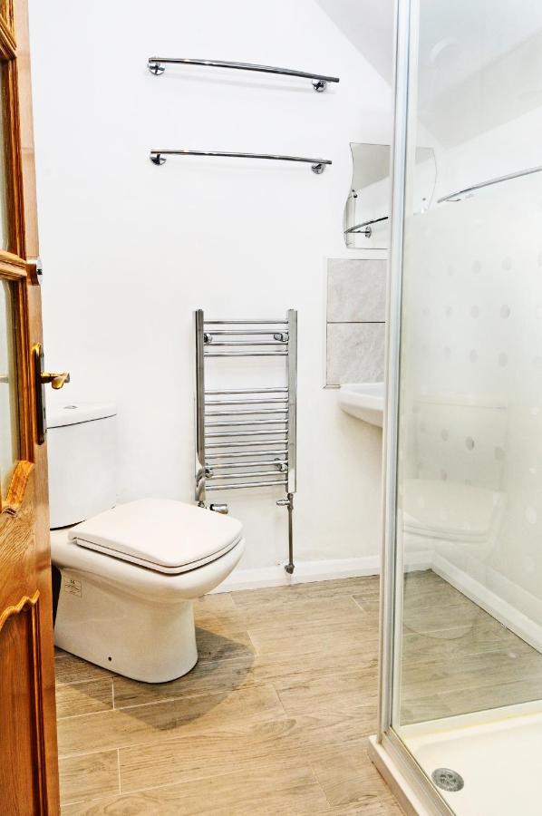 Spacious Rugby Field With Off-street Parking And Ev Fast Point For Electric Cars Apartment *