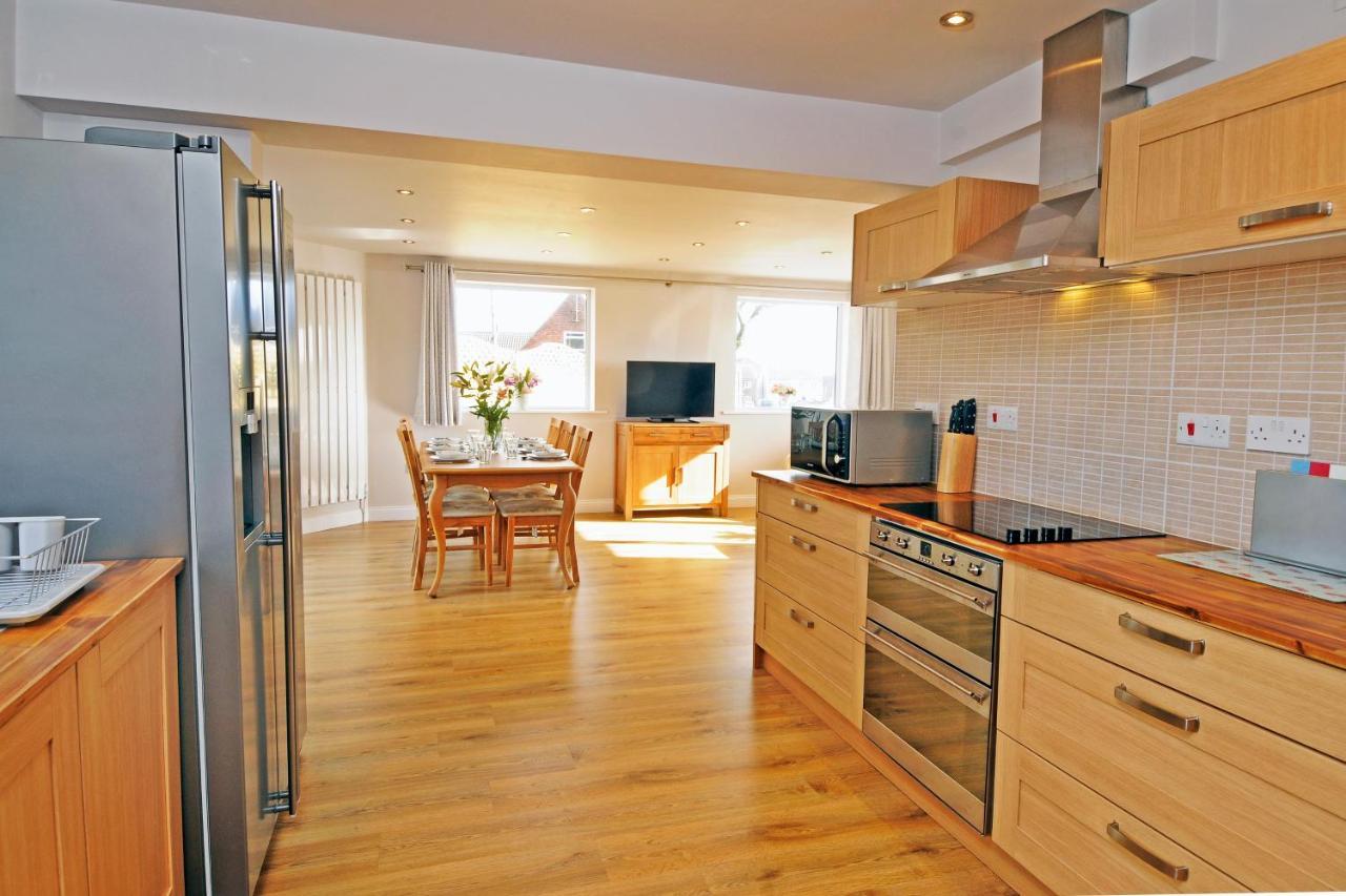 Spacious Rugby Field With Off-street Parking And Ev Fast Point For Electric Cars Appartement