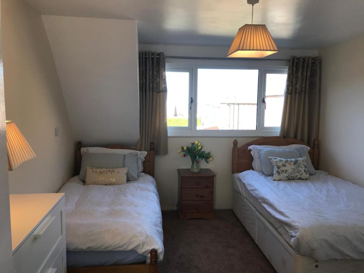 Spacious Rugby Field With Off-street Parking And Ev Fast Point For Electric Cars Apartment