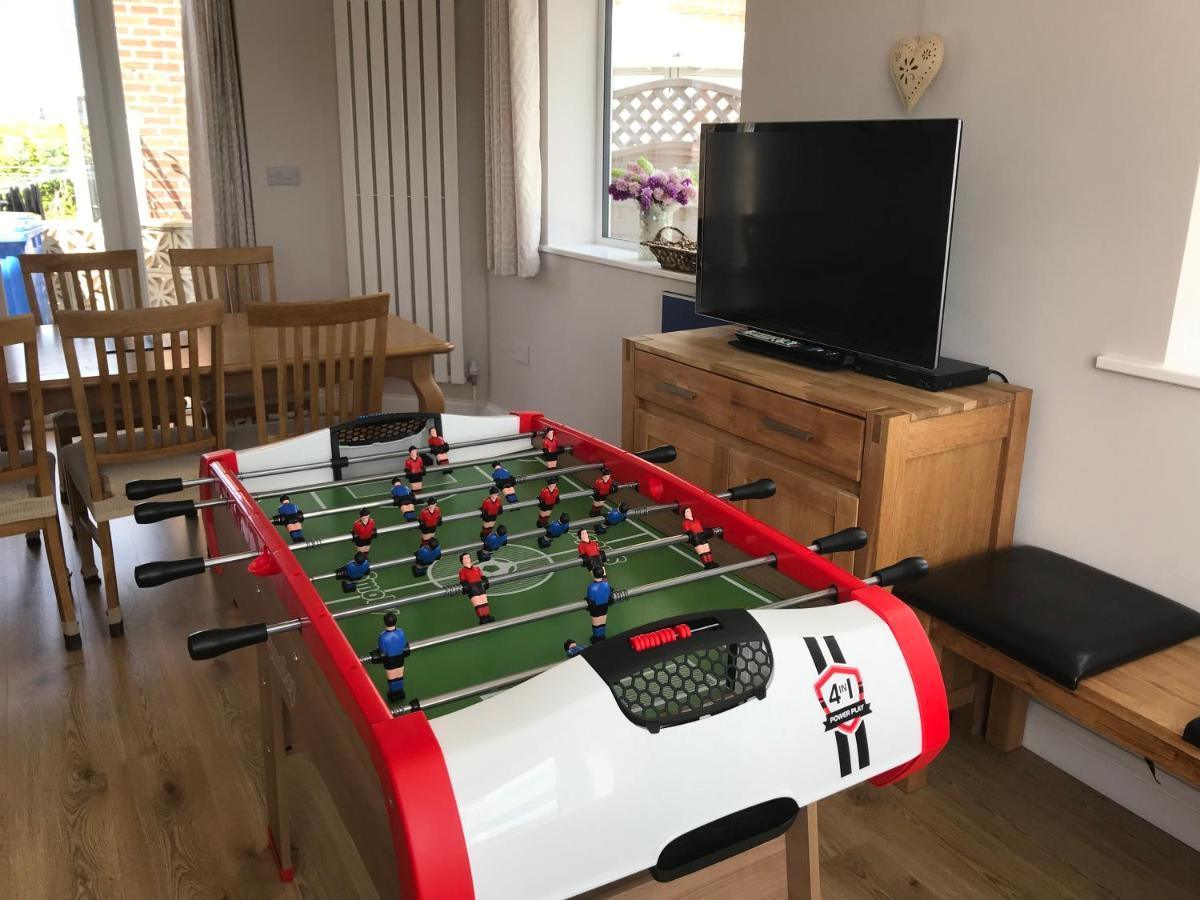 Spacious Rugby Field With Off-street Parking And Ev Fast Point For Electric Cars Whitby